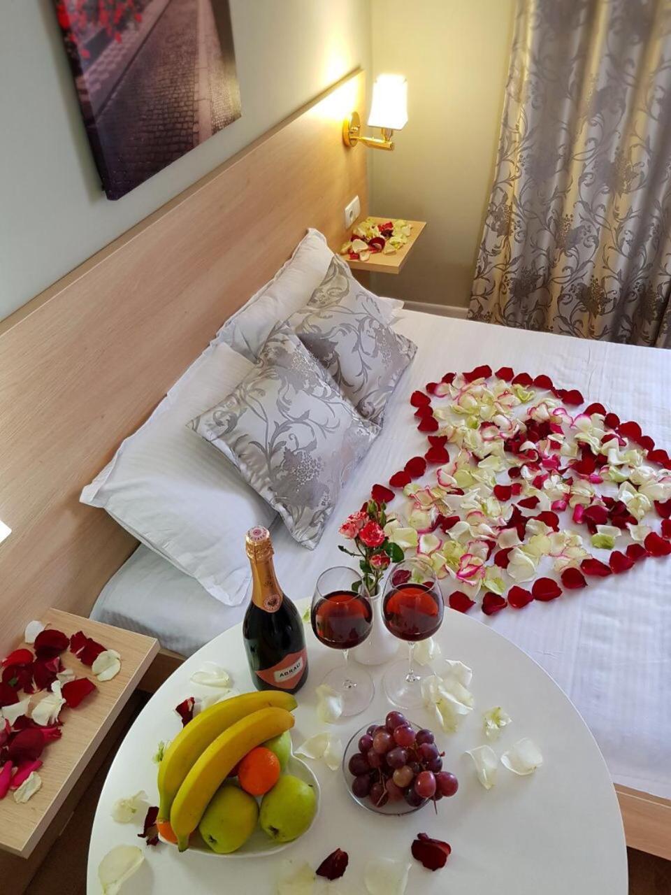 Sky Hotel Bisjkek Eksteriør billede